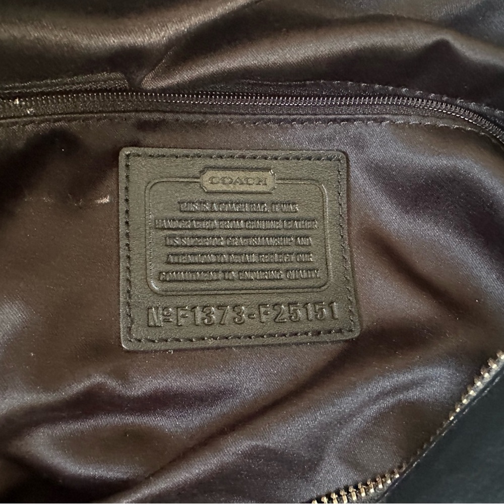 Vintage Coach Black Leather Shoulder Bag - Picture 6 of 12